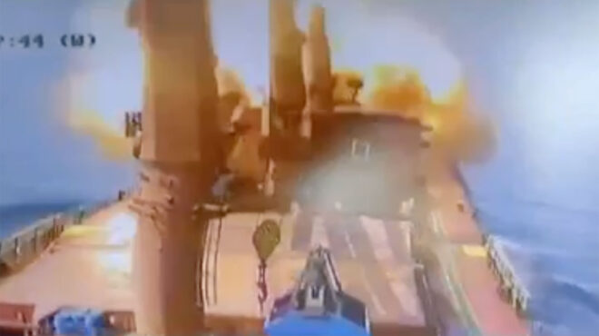 στο-πλοίο-που-χτύπησαν-οι-χούθι-καπε-562838815