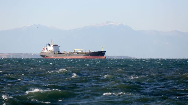 σκύρος-ακυβέρνητο-φορτηγό-πλοίο-εν-μέ-562878691