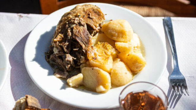 αρνάκι-φούρνου-λεμονάτο-με-πατάτες-562896355