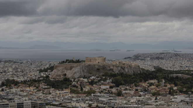 βροχερός-ο-καιρός-σήμερα-με-πτώση-θερμ-562884508