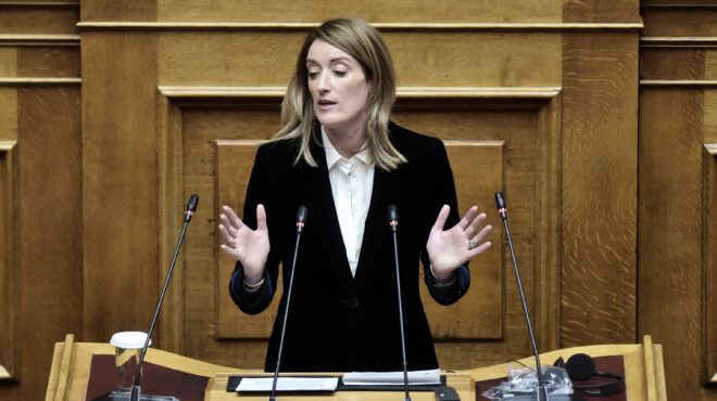 στη-βουλή-η-ρομπέρτα-μέτσολα-απέτισ-562892926