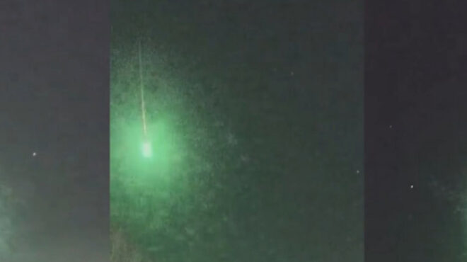 μετεωροειδής-πάνω-από-τα-ιωάννινα-τ-562904446