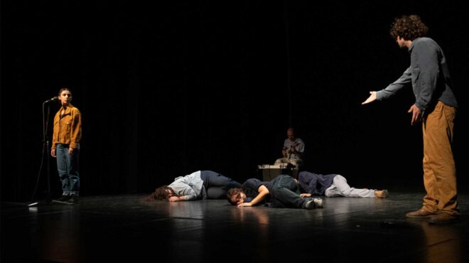 κι-όμως-η-γενιά-ζ-γεμίζει-τα-θέατρα-562887028