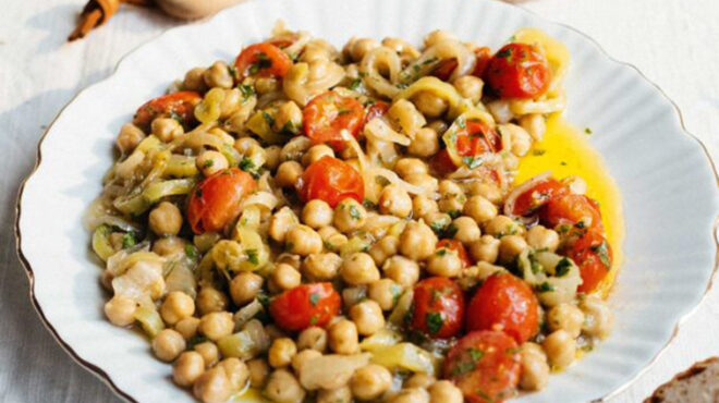 ρεβύθια-με-κύμινο-και-ντοματίνια-562896343