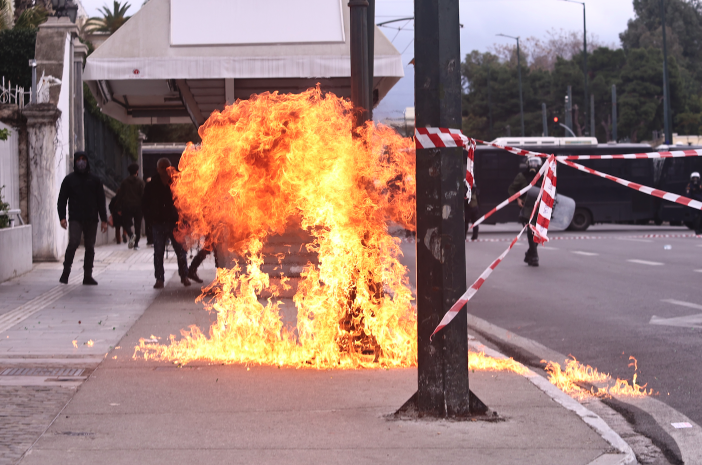 Τέμπη: Ανοιξαν οι δρόμοι στο κέντρο της Αθήνας – Επεισόδια μετά την πορεία, 6 συλλήψεις-2