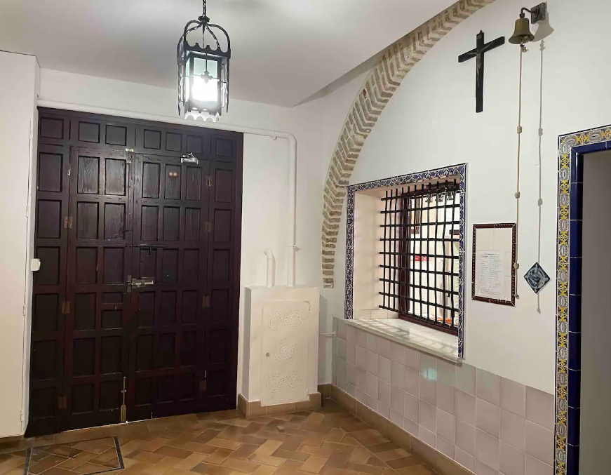 Μοναχές… επιχειρηματικά δαιμόνια: Αξιοποίησαν ως Airbnb χώρους μονής-1