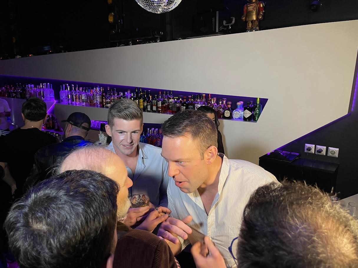 Οταν έκλεισαν τα φώτα της Βουλής Ν.Δ. και ΣΥΡΙΖΑ το γιόρτασαν-4