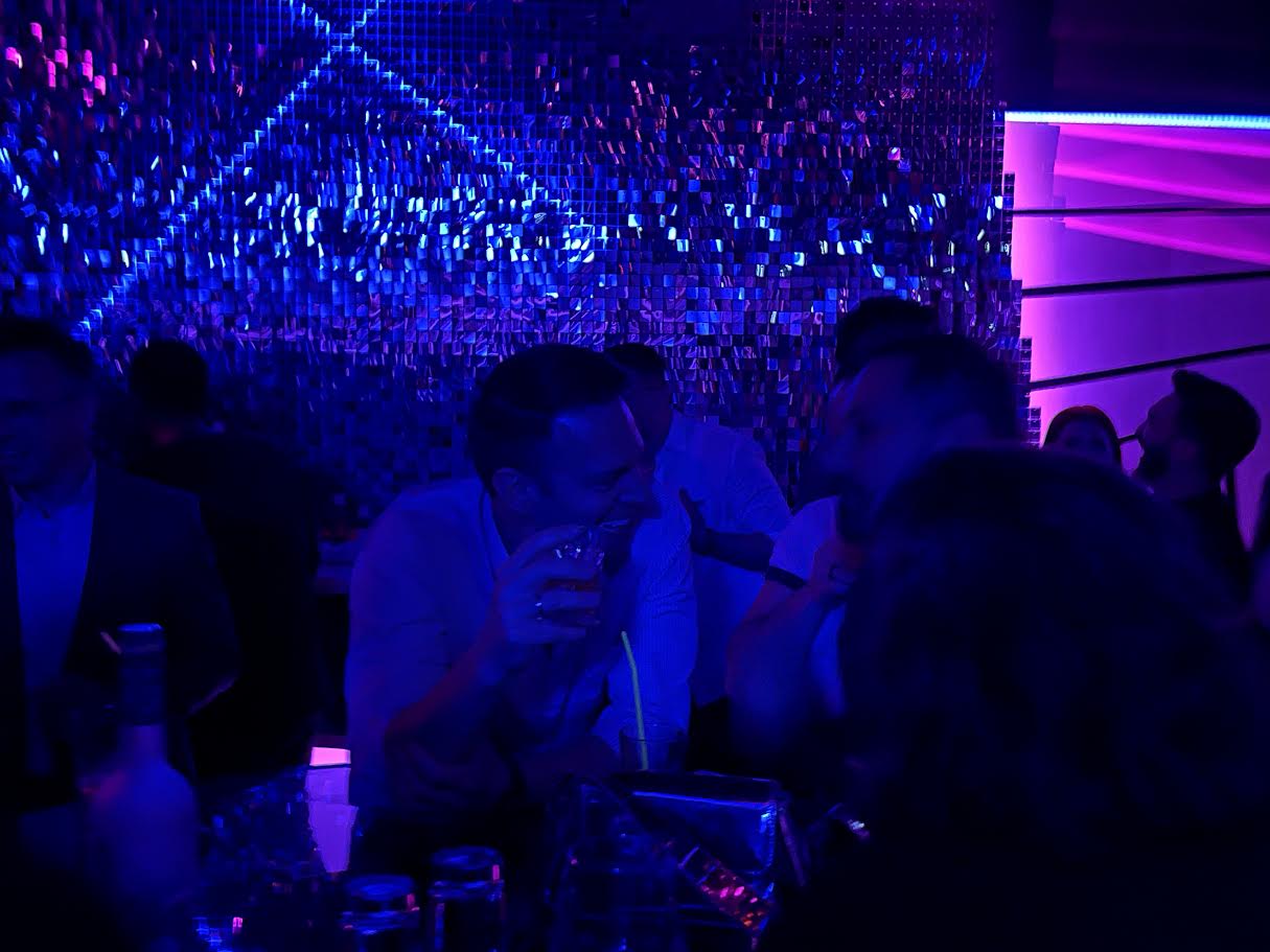 Οταν έκλεισαν τα φώτα της Βουλής Ν.Δ. και ΣΥΡΙΖΑ το γιόρτασαν-6