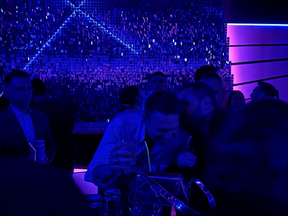 Οταν έκλεισαν τα φώτα της Βουλής Ν.Δ. και ΣΥΡΙΖΑ το γιόρτασαν-5