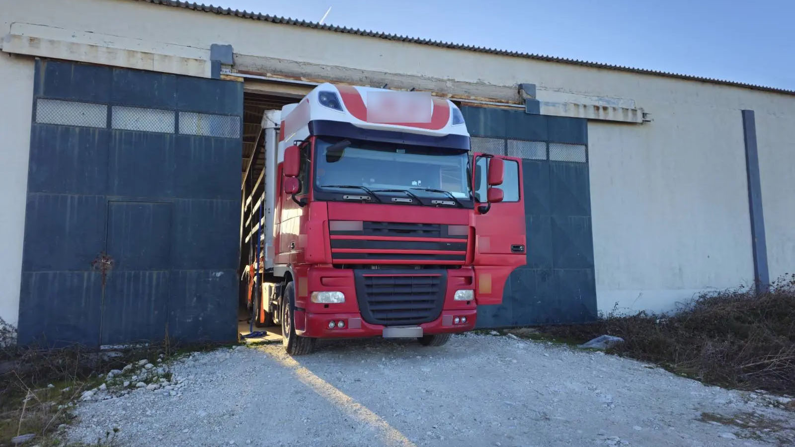 Θεσσαλονίκη: Βρέθηκαν πάνω από 300.000 πακέτα λαθραίων τσιγάρων – Τρεις συλλήψεις-1