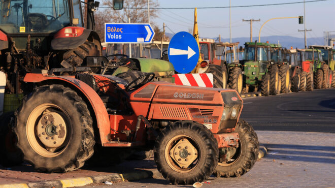 ο-κάμπος-πέρα-από-τα-μπλόκα-562877782