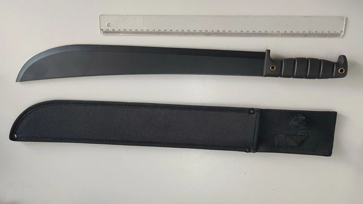 Πειραιάς: Επίθεση 30 ατόμων σε ανηλίκους-2