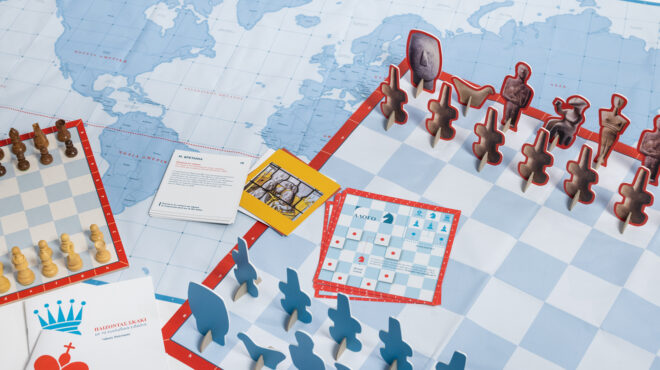 παίζοντας-σκάκι-με-τα-κυκλαδικά-ειδώ-562873231