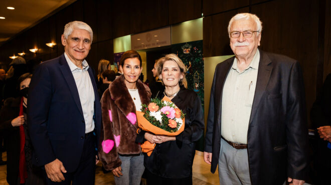 μια-ειλικρινής-ζωγράφος-εγκαινιάστη-562904650