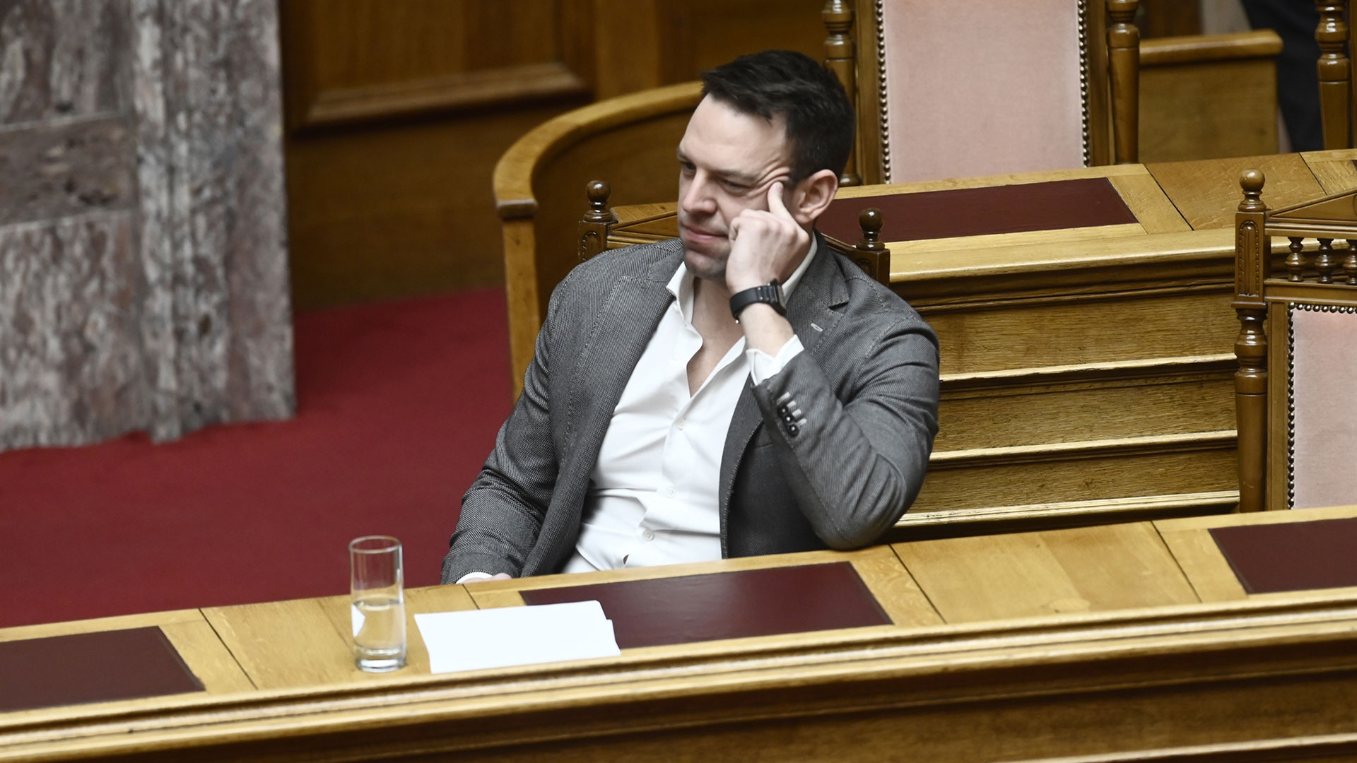 Νομοσχέδιο για ομόφυλα ζευγάρια: 175 «ναι» με ρωγμές στα κόμματα-2