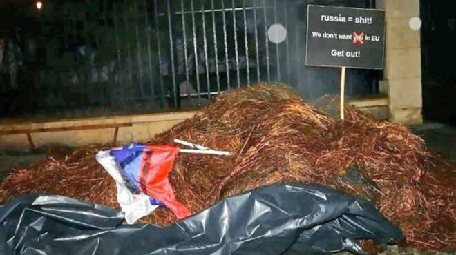 ουκρανία-ενας-σωρός-κοπριά-έξω-από-την-562901980