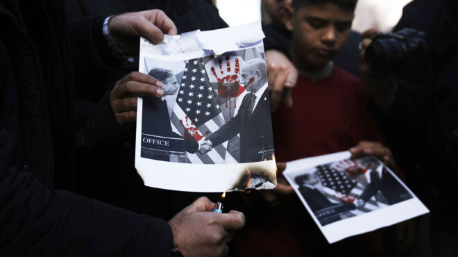 σε-τροχιά-ρήξης-μπάιντεν-μπίμπι-562877611