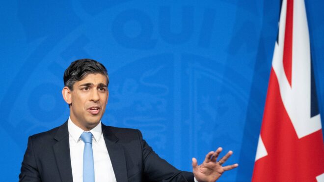 σούνακ-σοκαρισμένος-για-τον-βασιλι-562868620