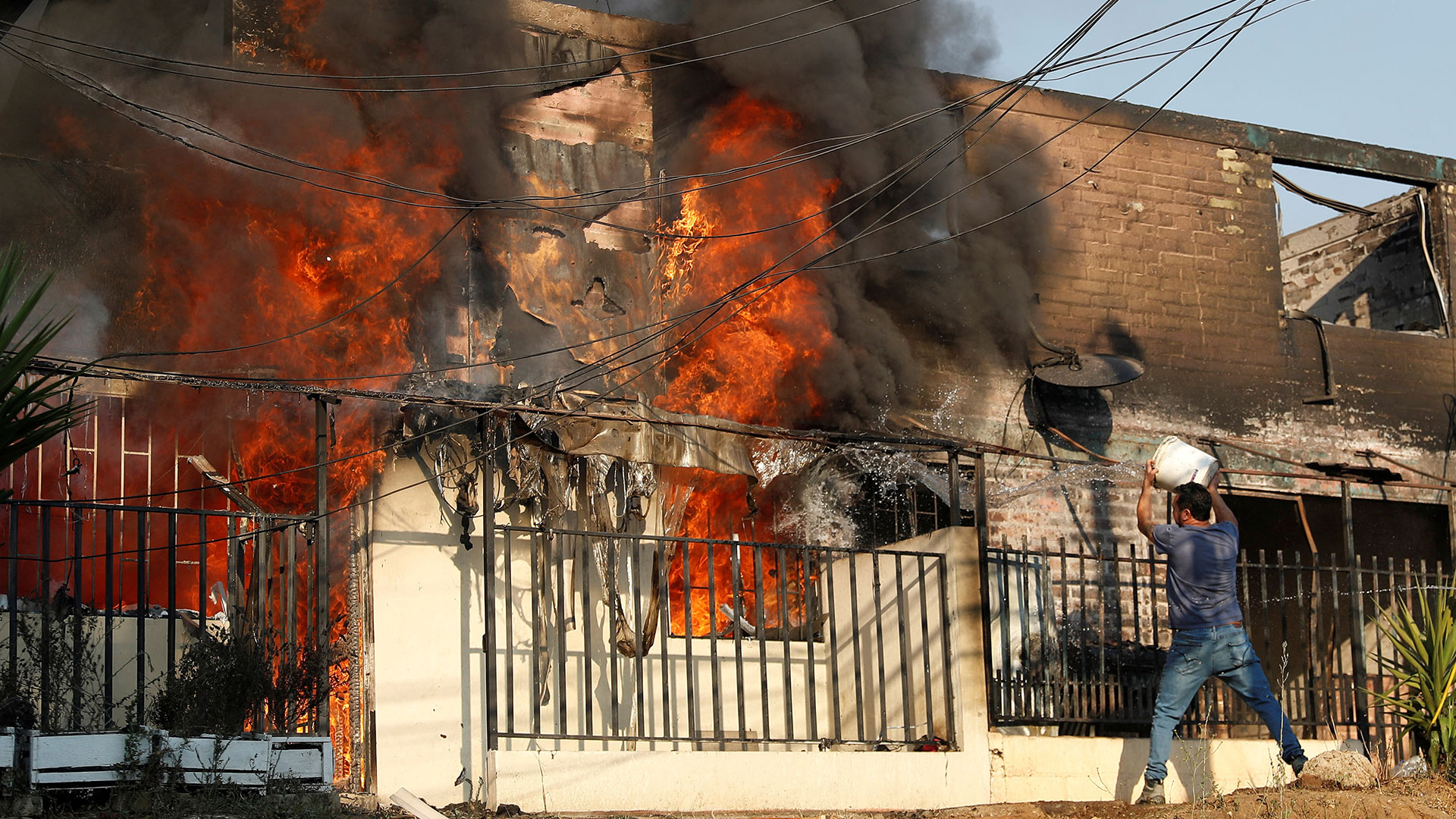 Χιλή: Δεκάδες νεκροί από τις πυρκαγιές – Φόβοι για πολλούς περισσότερους-4