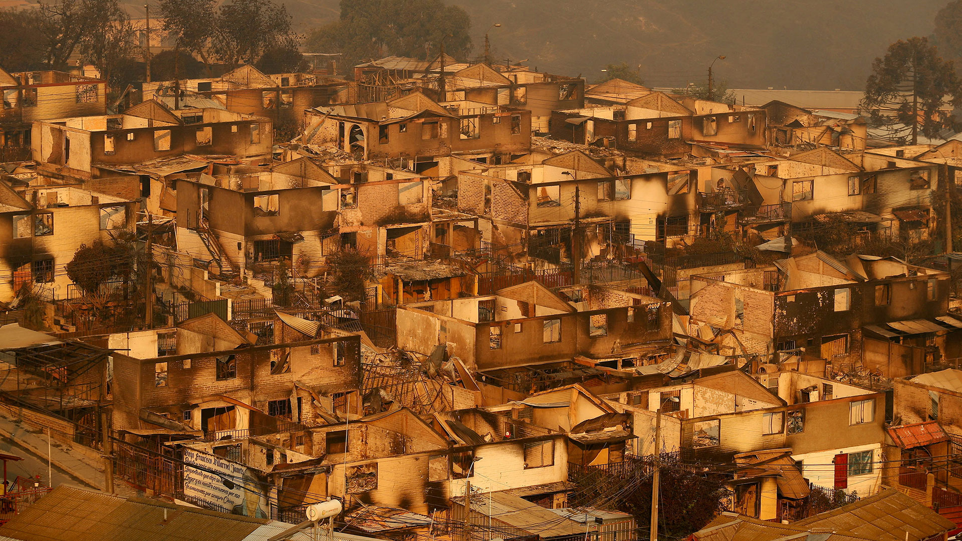 Χιλή: Δεκάδες νεκροί από τις πυρκαγιές – Φόβοι για πολλούς περισσότερους-1