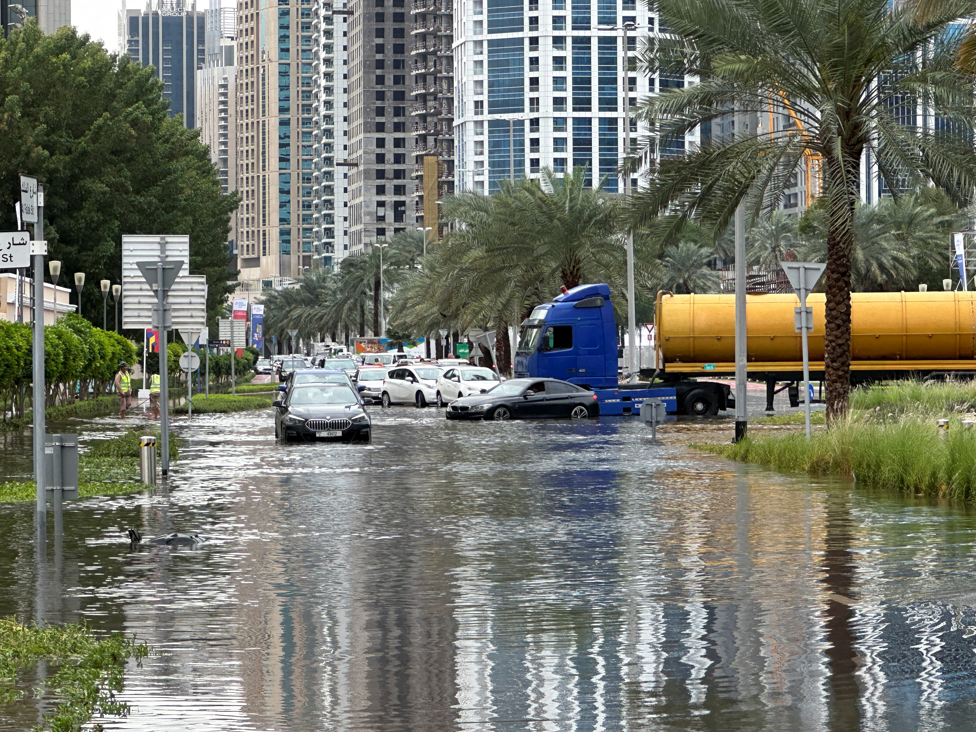 Xαλάζι, βροχές και πλημμύρες σε Ντουμπάι και Αμπου Ντάμπι – Σπάνιες εικόνες-3