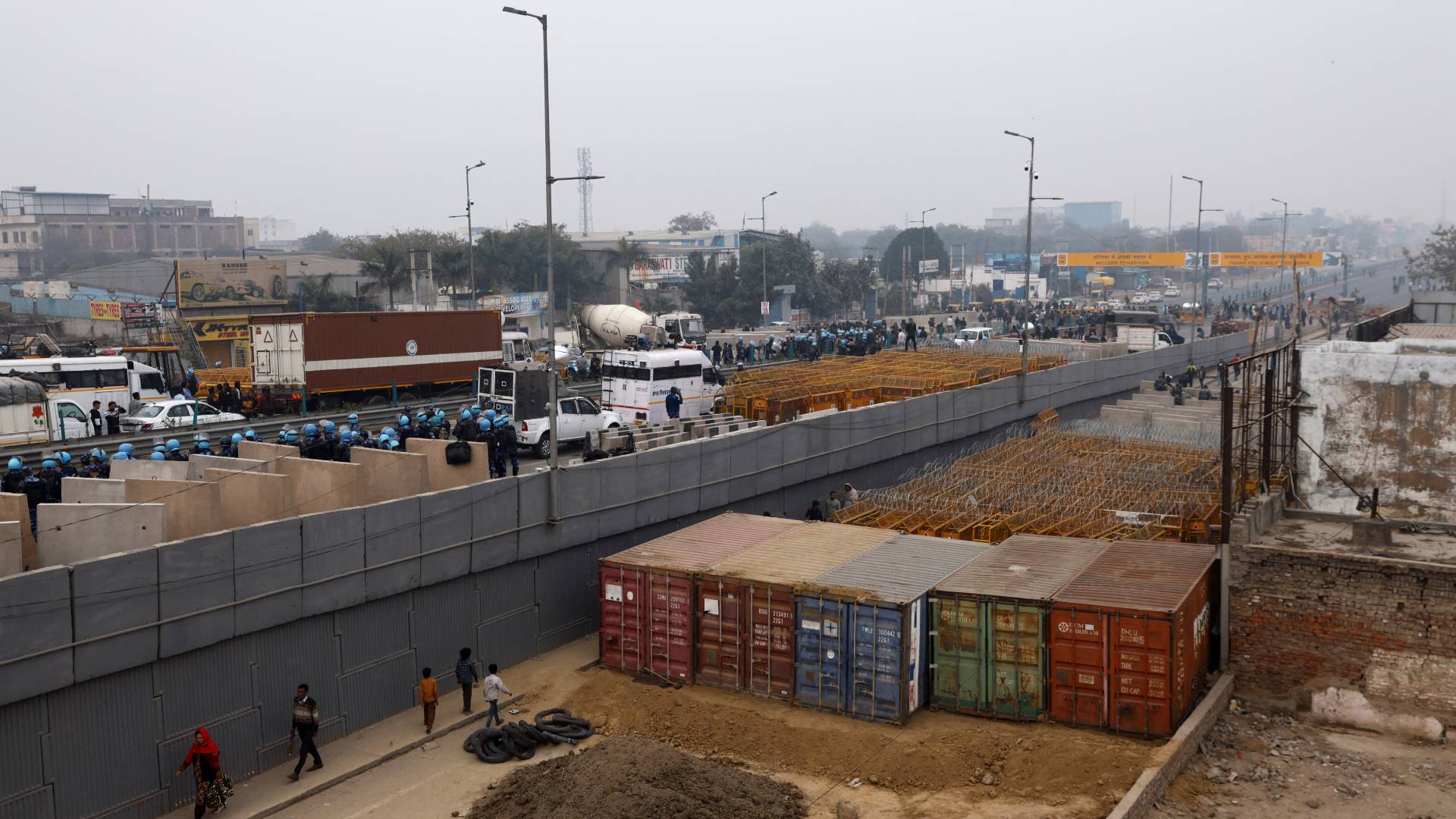 Ινδία: Εντάσεις και χρήση δακρυγόνων κατά αγροτών που διαμαρτύρονται – «Φρούριο» το Νέο Δελχί-1