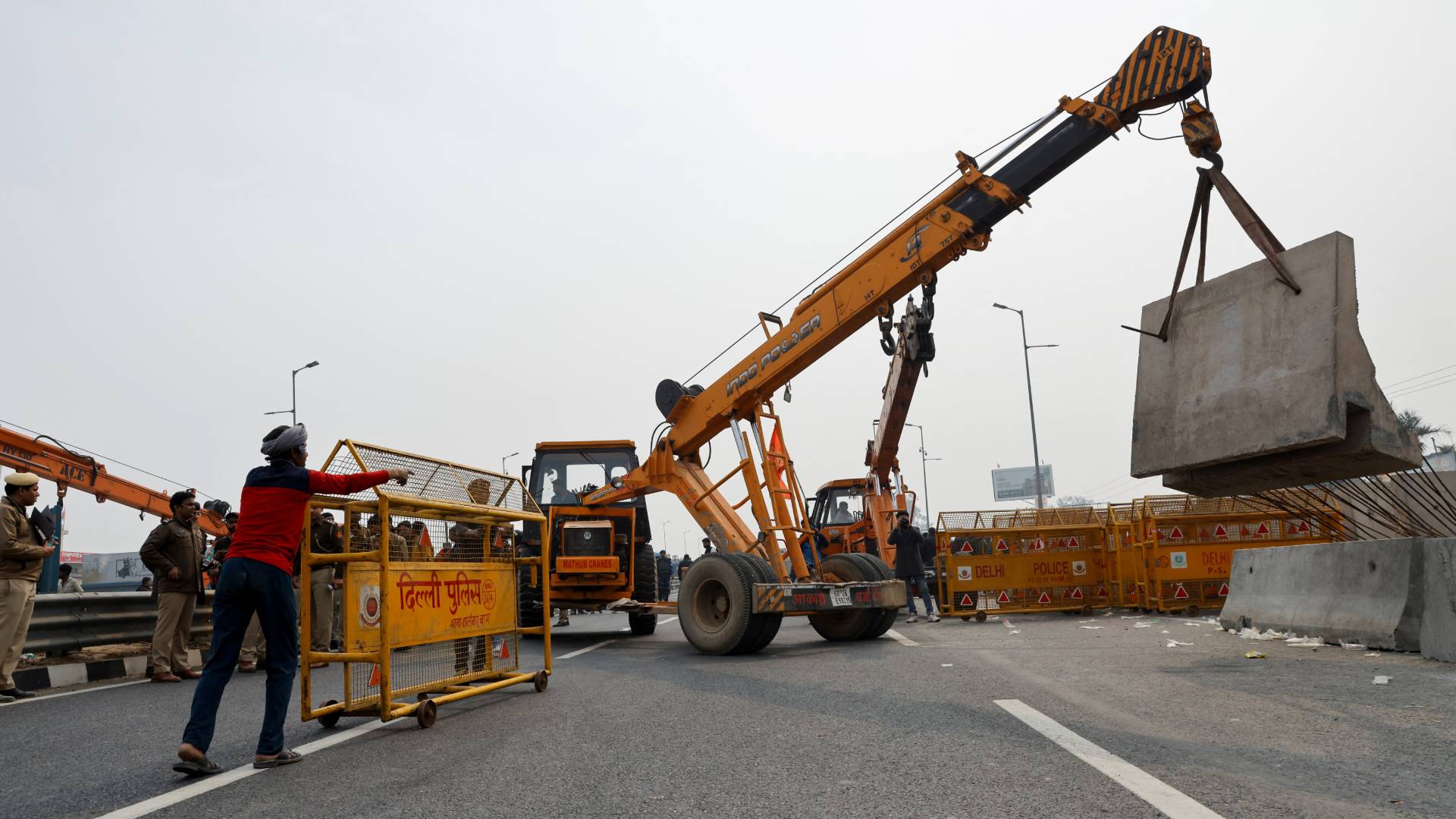 Ινδία: Εντάσεις και χρήση δακρυγόνων κατά αγροτών που διαμαρτύρονται – «Φρούριο» το Νέο Δελχί-3