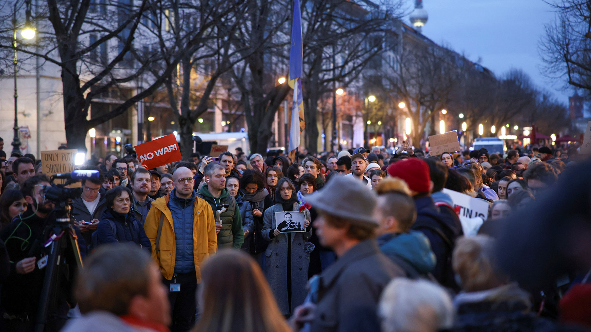 Θάνατος Ναβάλνι: Συγκεντρώσεις διαμαρτυρίας σε πολλές ευρωπαϊκές πρωτεύουσες-4