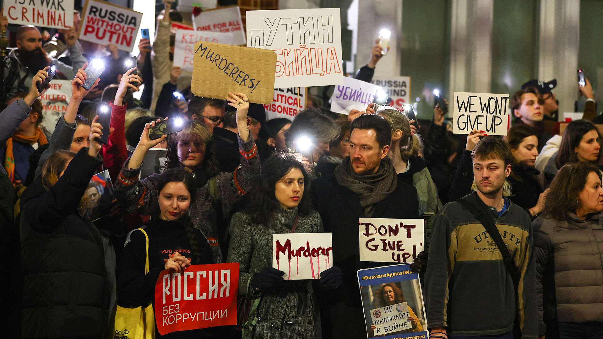Θάνατος Ναβάλνι: Συγκεντρώσεις διαμαρτυρίας σε πολλές ευρωπαϊκές πρωτεύουσες-5