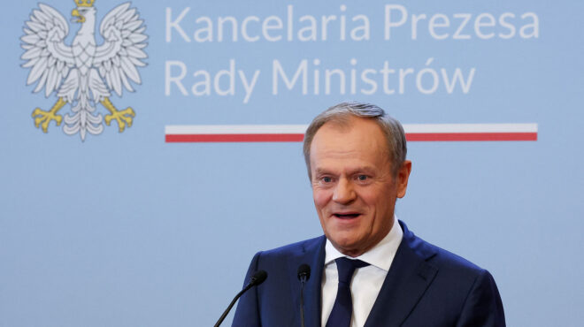 τουσκ-οποιος-δεν-στηρίζει-την-ουκρανί-562903198