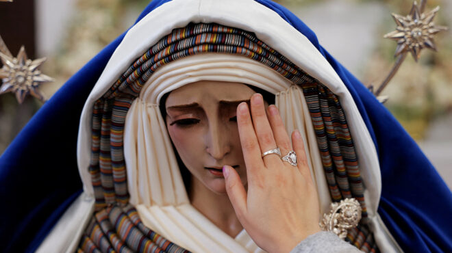 με-τα-δάχτυλα-στην-οδύνη-562905040