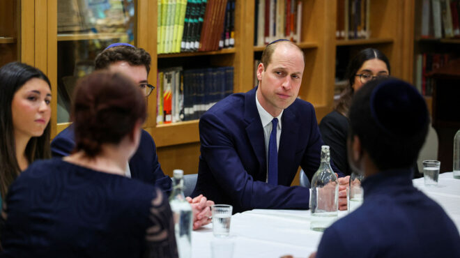 πρίγκιπας-ουίλιαμ-επισκέφθηκε-συναγ-562909126