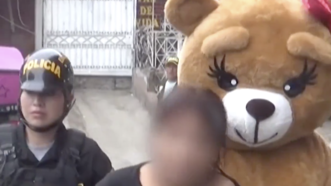 περού-μυστικός-αστυνομικός-μεταμφιε-562889887