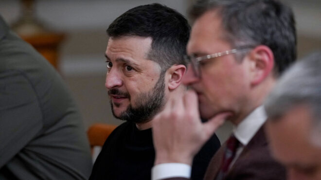 ο-ζελένσκι-τίμησε-τον-ηρωα-ζαλούζνι-562875328