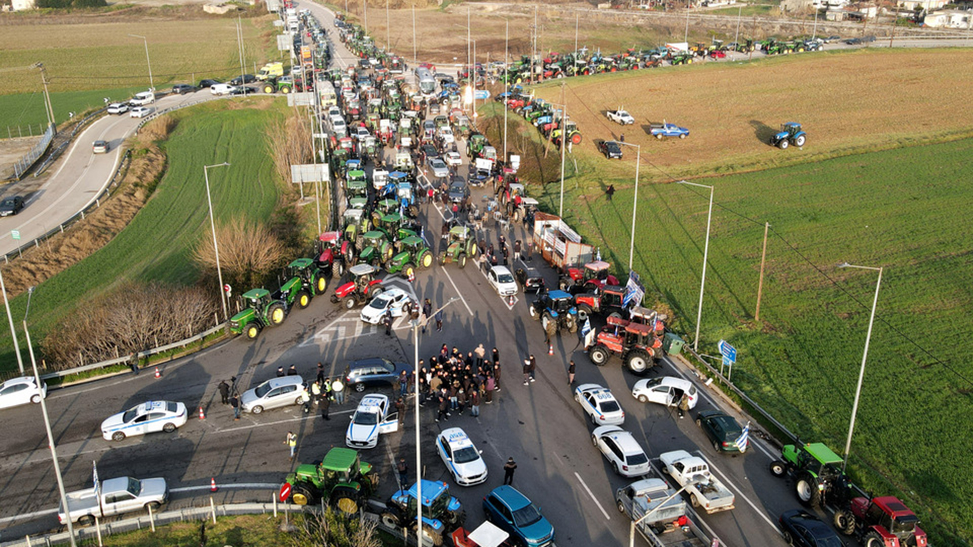 Αγρότες: Ξεκίνησε η κάθοδος των τρακτέρ στην Αθήνα – Ποιοι δρόμοι θα κλείσουν-2