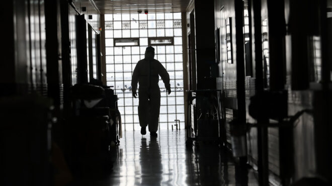 χρειάστηκε-να-κάνω-ιατρική-πολέμου-562891672