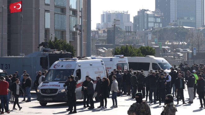 τρεις-νεκροί-σε-επίθεση-στην-πόλη-562870531