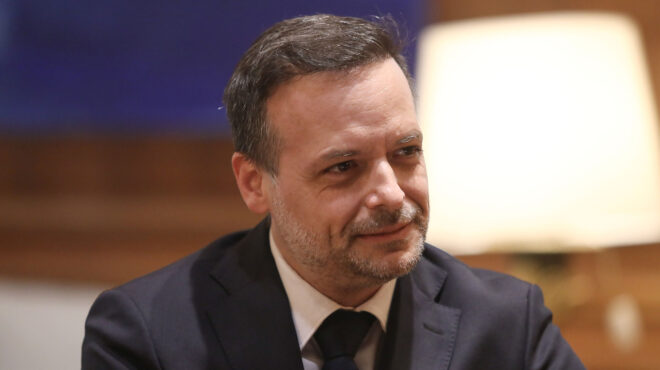 φουντώνει-η-κόντρα-για-τα-τέμπη-562908910