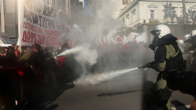 απθ-φοιτητές-εισέβαλαν-στην-πρυτανεί-562860925