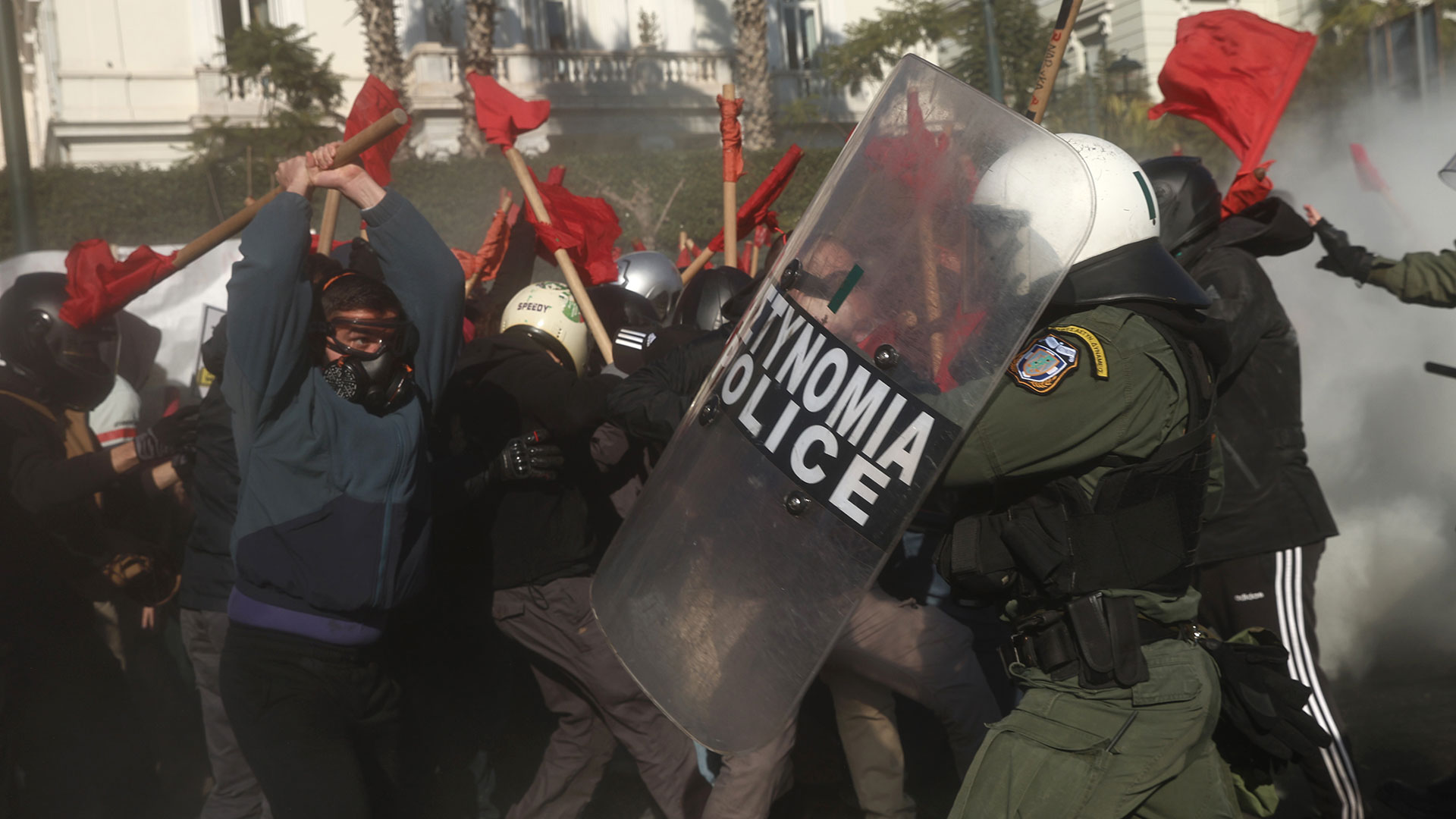 Σύνταγμα: Ενταση στο πανεκπαιδευτικό συλλαλητήριο (βίντεο)-1