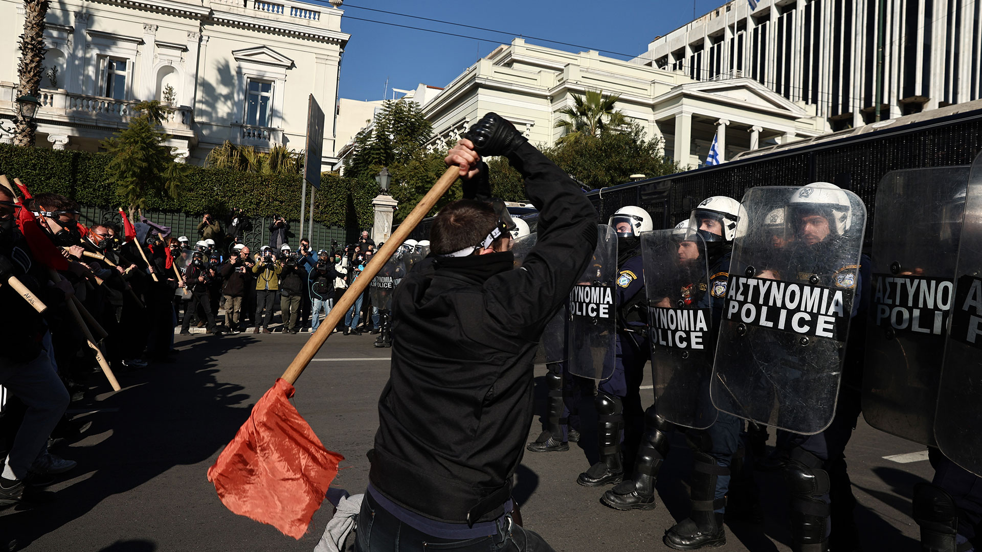 Σύνταγμα: Ενταση στο πανεκπαιδευτικό συλλαλητήριο (βίντεο)-2