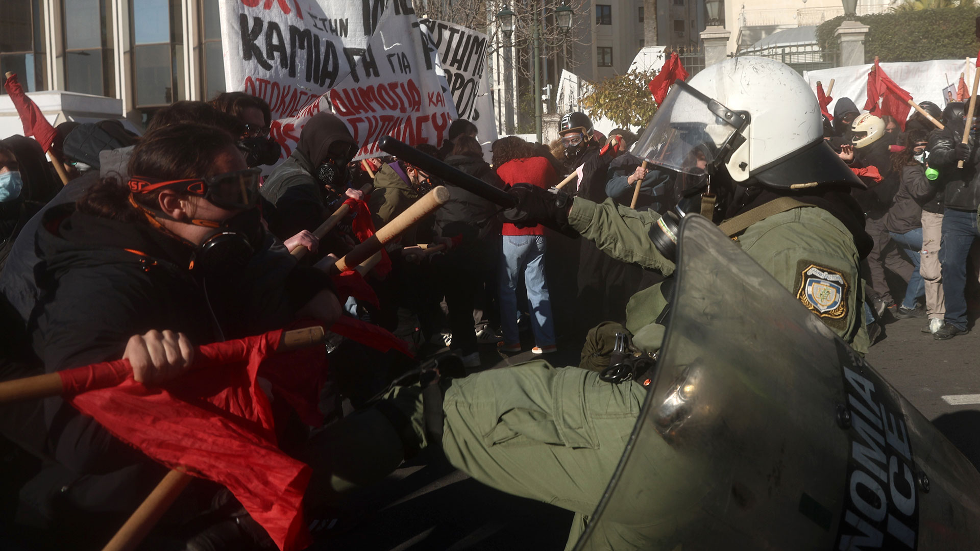 Σύνταγμα: Ενταση στο πανεκπαιδευτικό συλλαλητήριο (βίντεο)-3