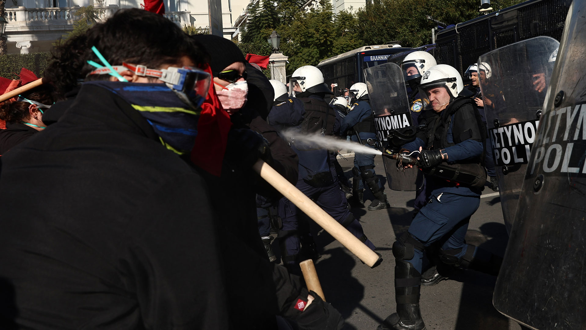 Σύνταγμα: Ενταση στο πανεκπαιδευτικό συλλαλητήριο (βίντεο)-4