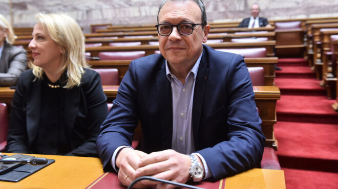 φάμελλος-ο-συριζα-οφείλει-να-καταθέσε-562875364