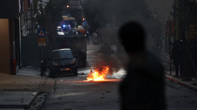 επεισόδια-στο-κέντρο-της-αθήνας-μολ-562873432