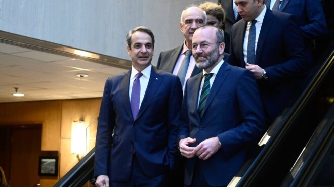 βέμπερ-δεν-μπορούμε-να-ανοίξουμε-τώρα-562874866