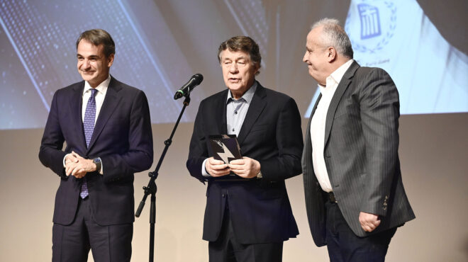 τιμάμε-τον-στρατηγό-ο-κυρ-μητσοτάκη-562879762