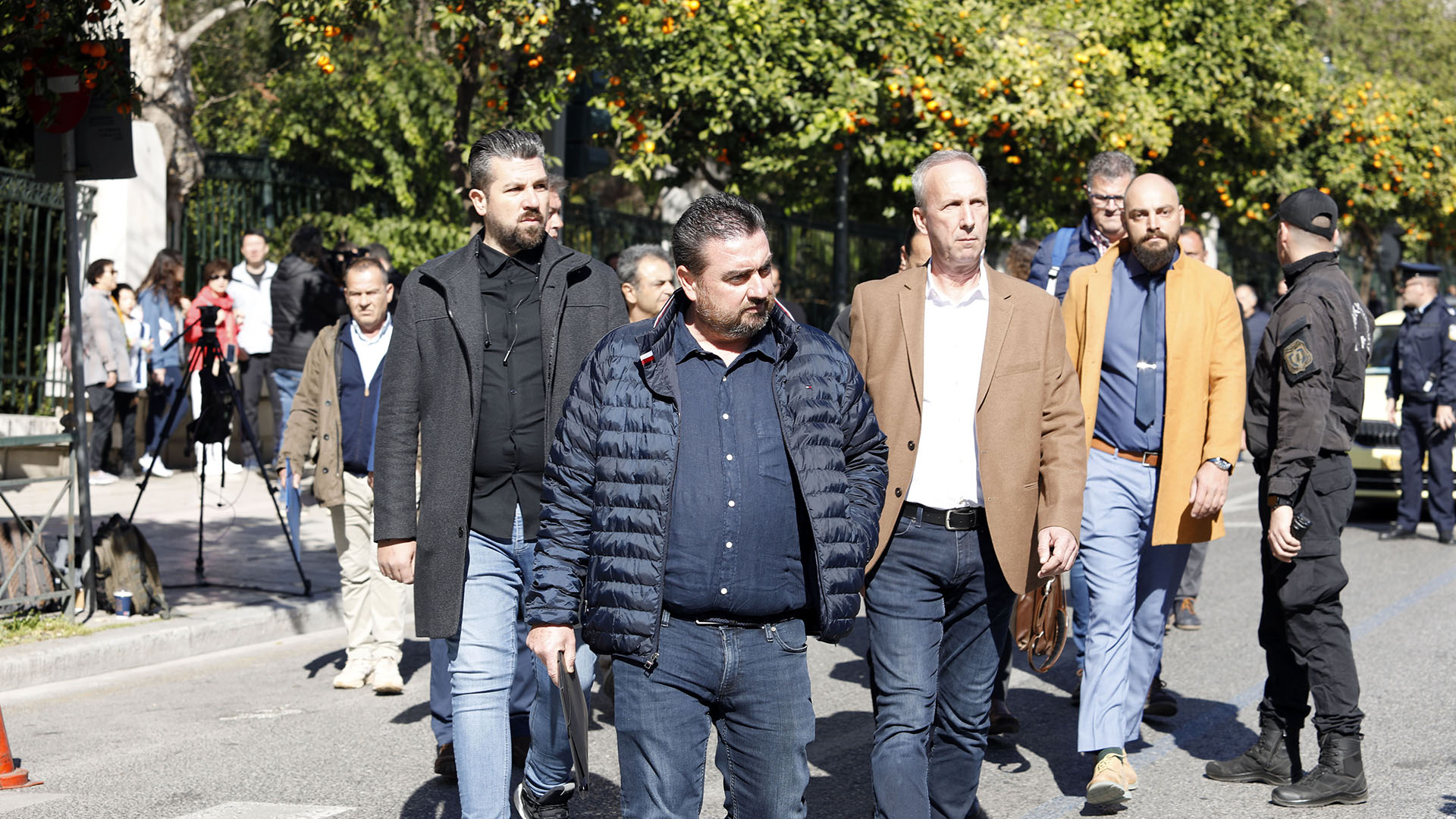 Στο Μαξίμου η 15μελής αντιπροσωπεία των αγροτών – Ξεκίνησε η συνάντηση με τον Μητσοτάκη-1