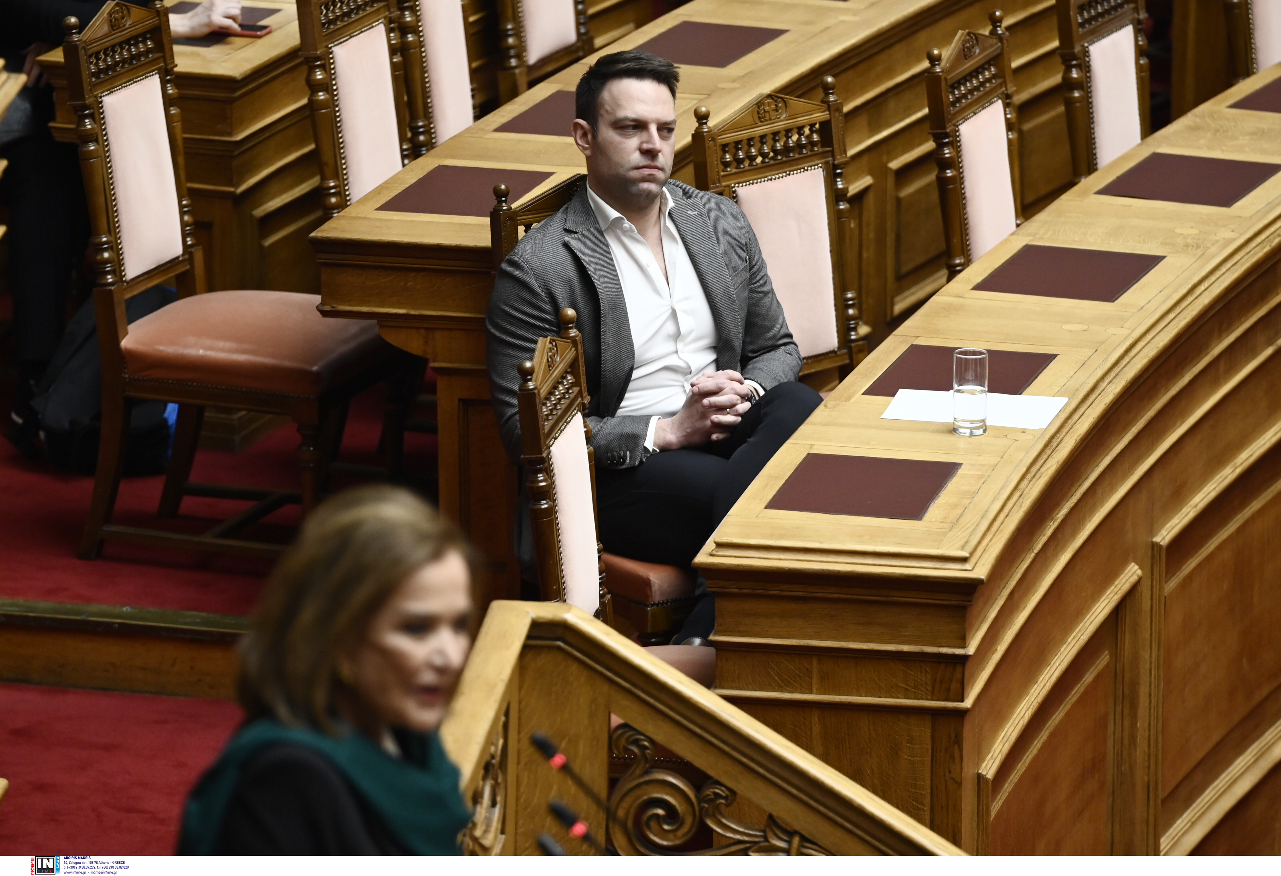 Νομοσχέδιο για ομόφυλα ζευγάρια: Αγκαλιές στα θεωρεία, πανηγυρισμοί στο Σύνταγμα-6