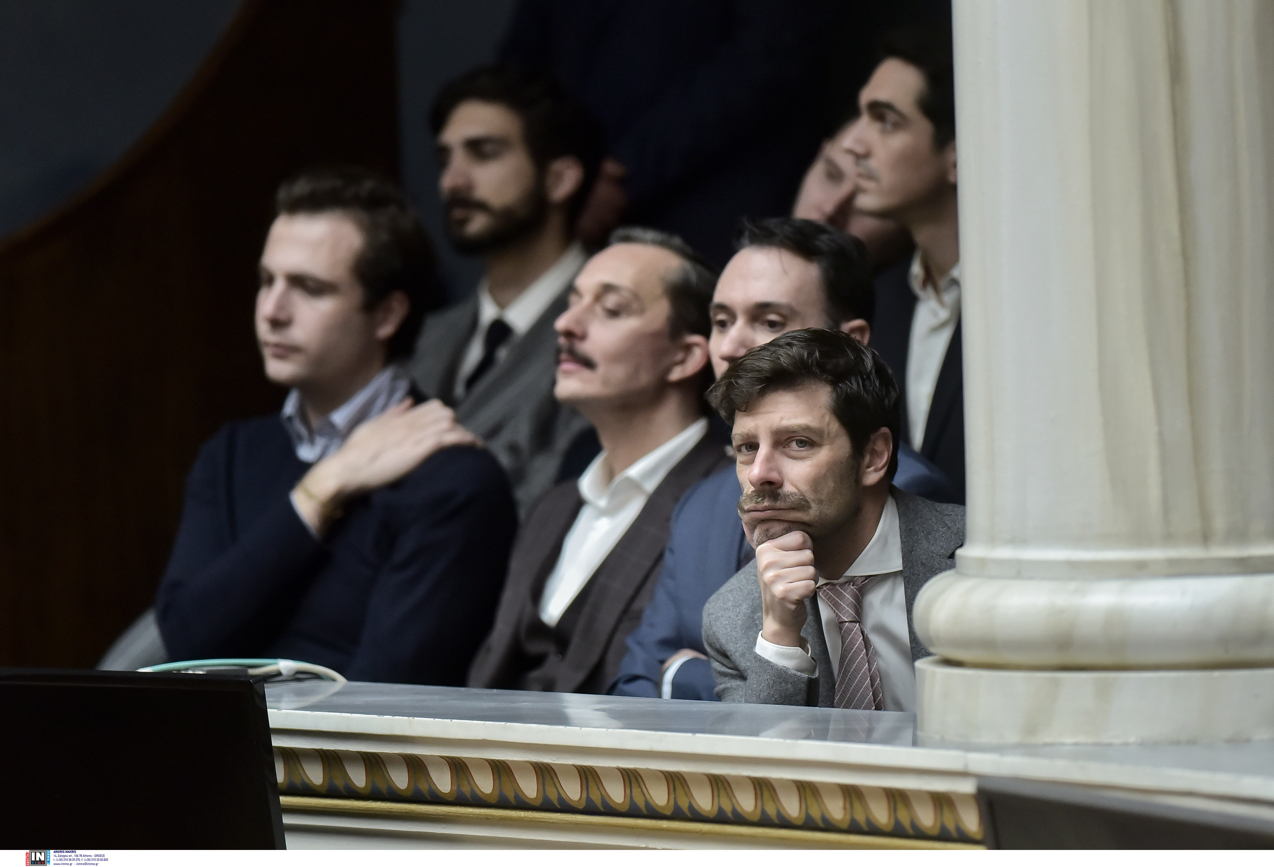 Νομοσχέδιο για ομόφυλα ζευγάρια: Αγκαλιές στα θεωρεία, πανηγυρισμοί στο Σύνταγμα-2